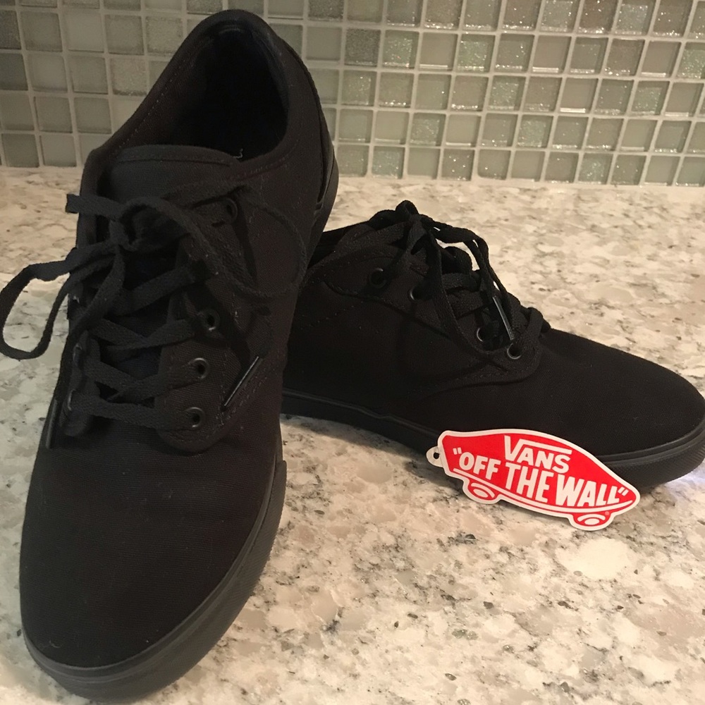 VANS!! All black🖤 Atwood low